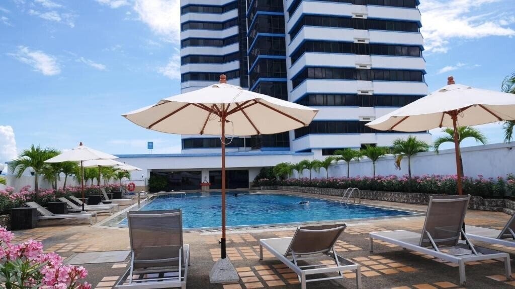Изображение Royal Phuket City Hotel Nws Crew 4*