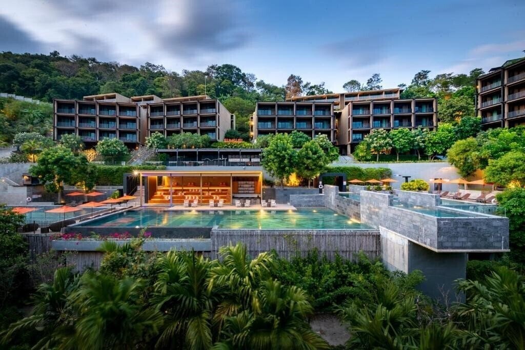 Отель Sunsuri Phuket Naiharh Beach 5*