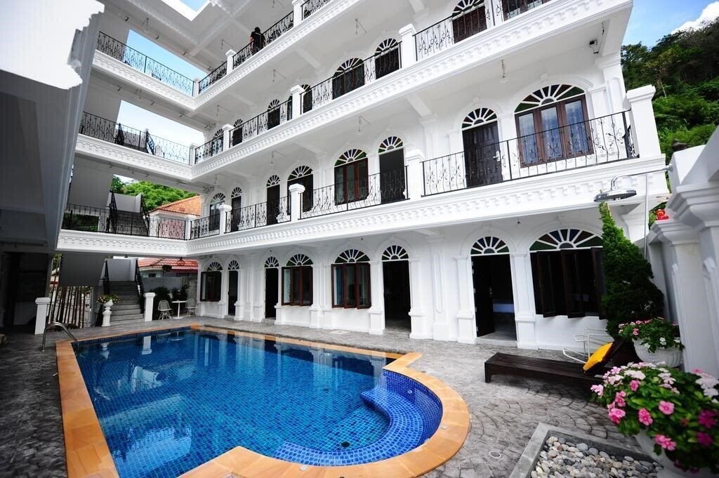 Отель Chic Boutique Hotel Phuket 3*