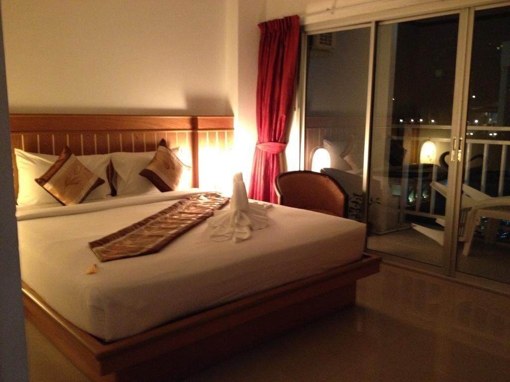 Отель Park Eden Patong 3*