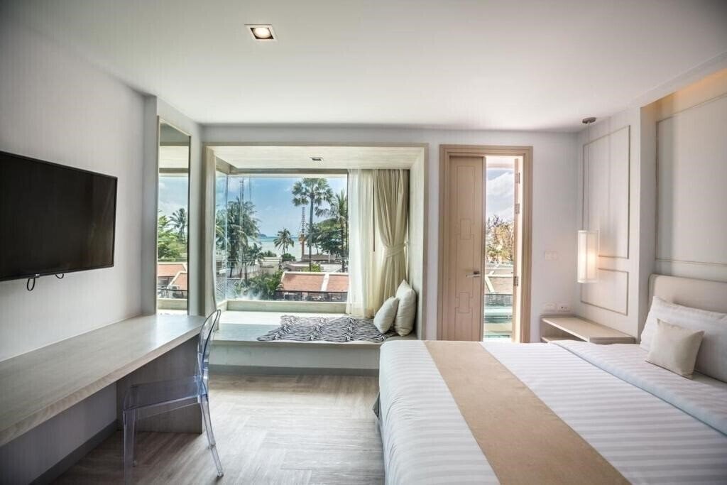 Фото The Bloc Hotel 4*