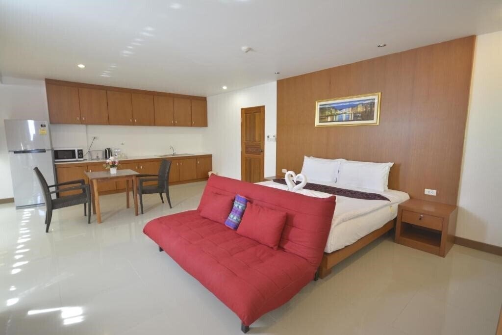 Изображение Expat Hotel Patong Center 3*