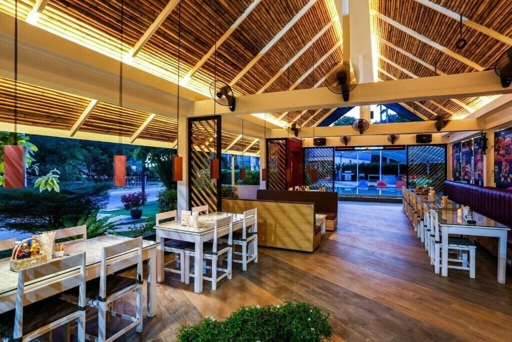Изображение Again @ Naiharn Beach Resort 3*