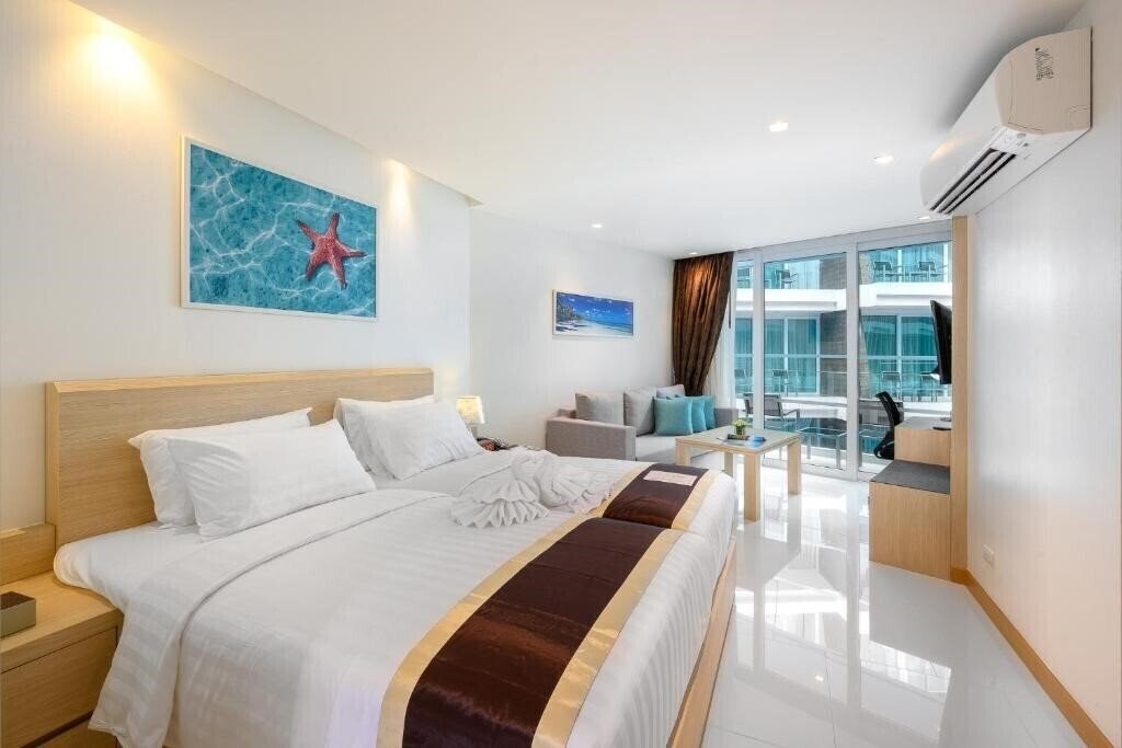 Картинка Beachfront Phuket 4*