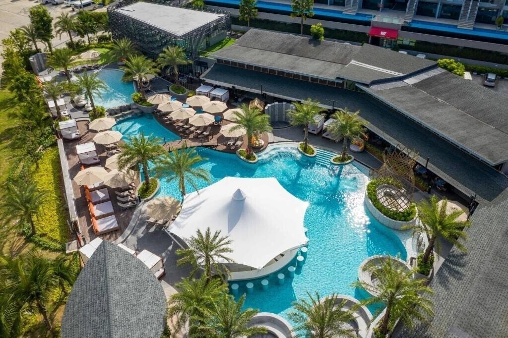 Отель Patong Bay Hill Reosrt & Spa 4*