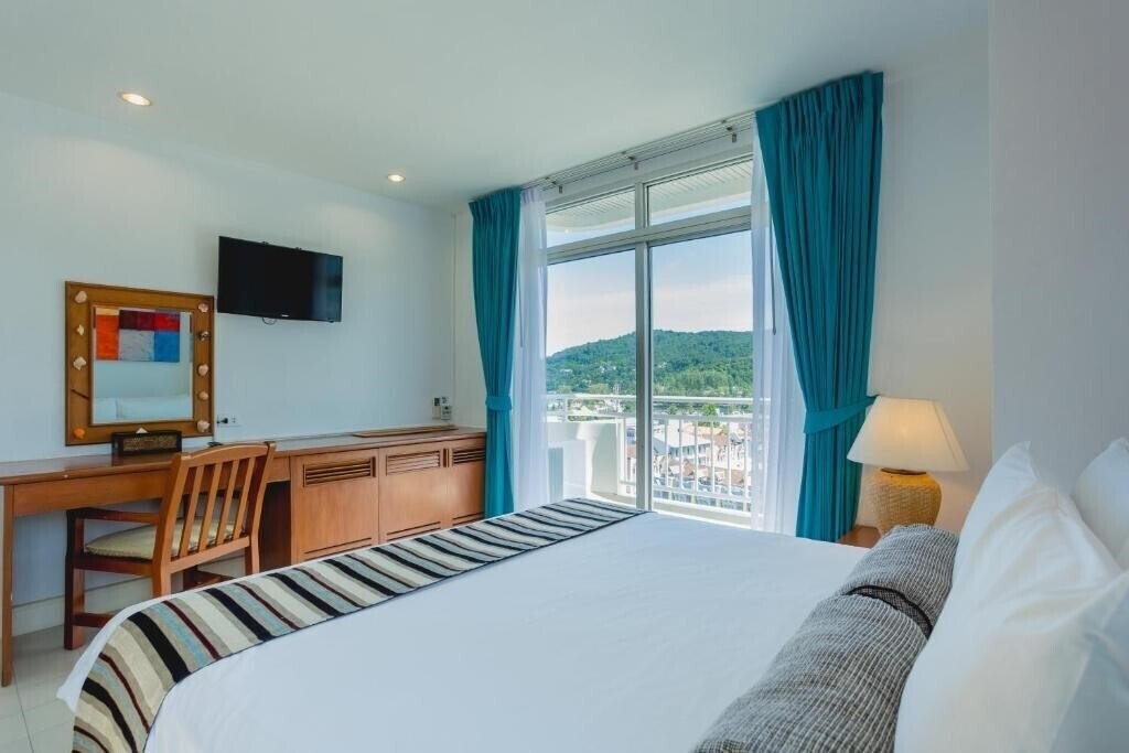 Фото Central Waterfront Suites 4*