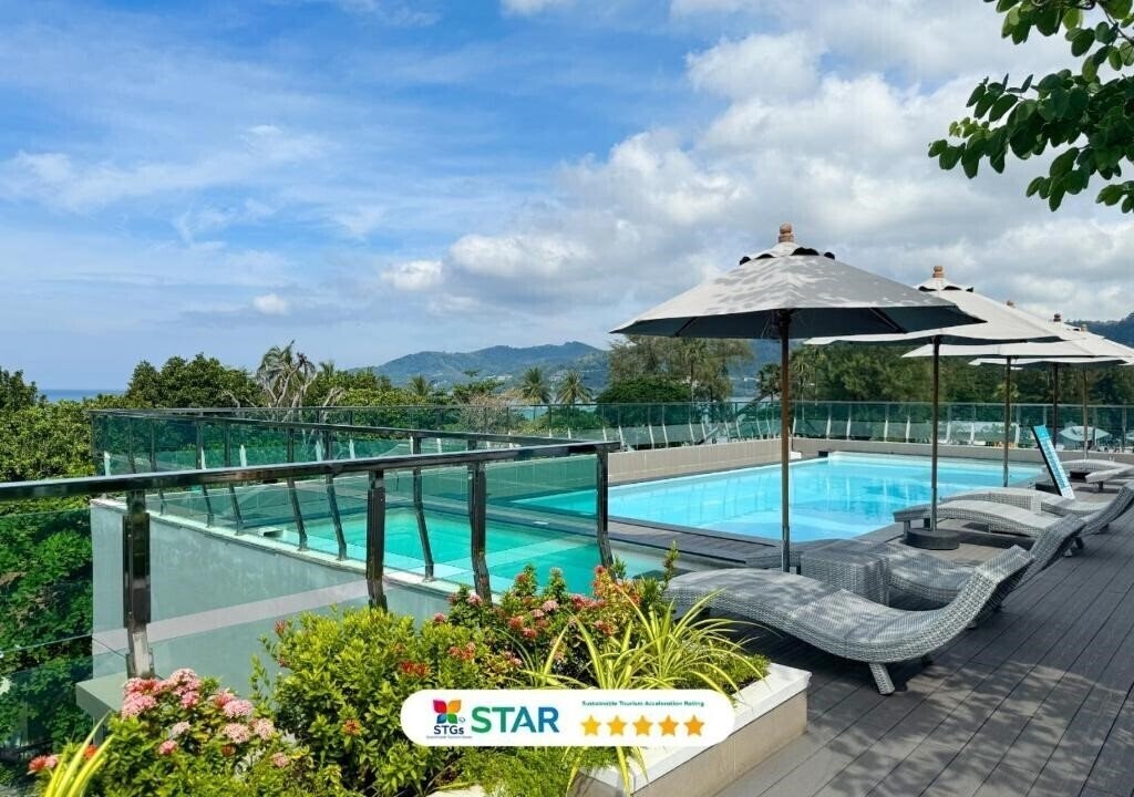 Отель Araya Beach Hotel Patong 1*