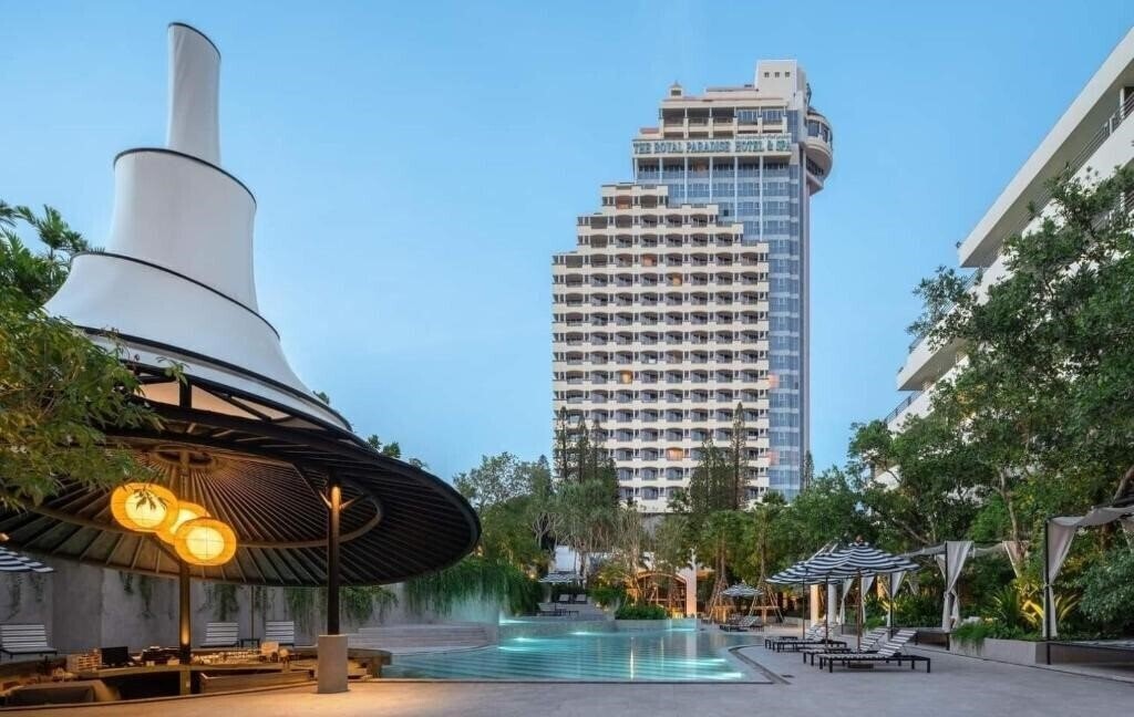 Отель The Royal Paradise 4*