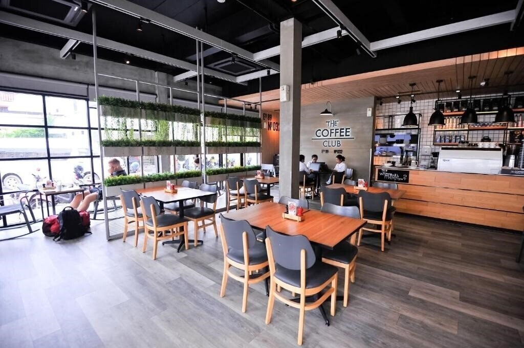 Фотография Glur Phuket Patong Beach 3*