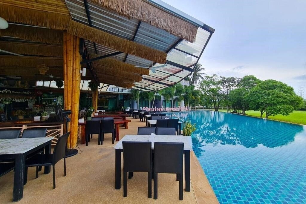 Фото The Par Phuket 4*