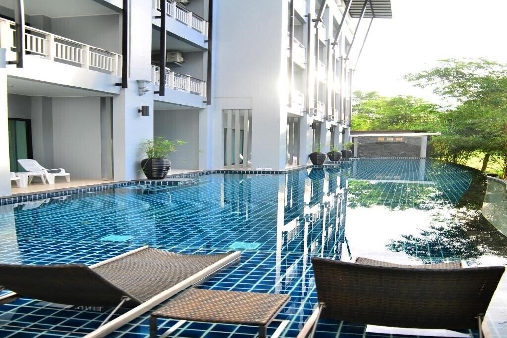 Фото The Par Phuket 4*