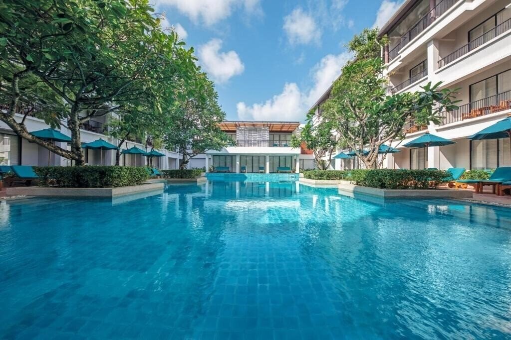 Отель Doubletree By Hilton Phuket Banthai Resort (ex. Banthai Beach) 4*