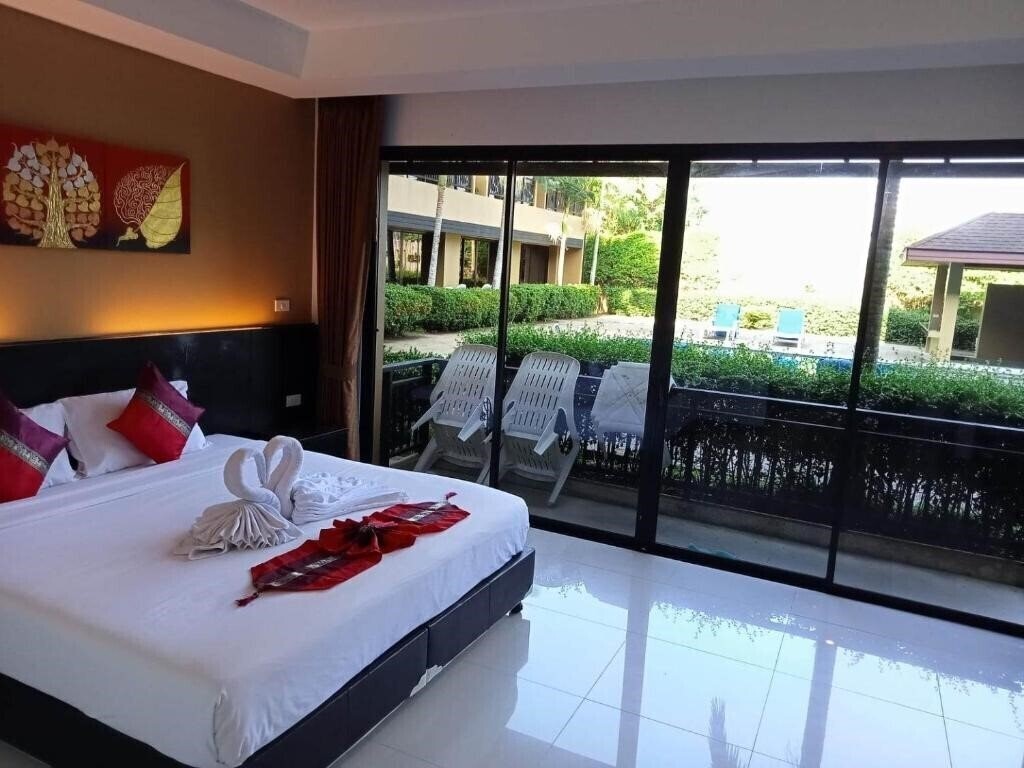 Фото Naiyang Beach Hotel SHA Plus 3*