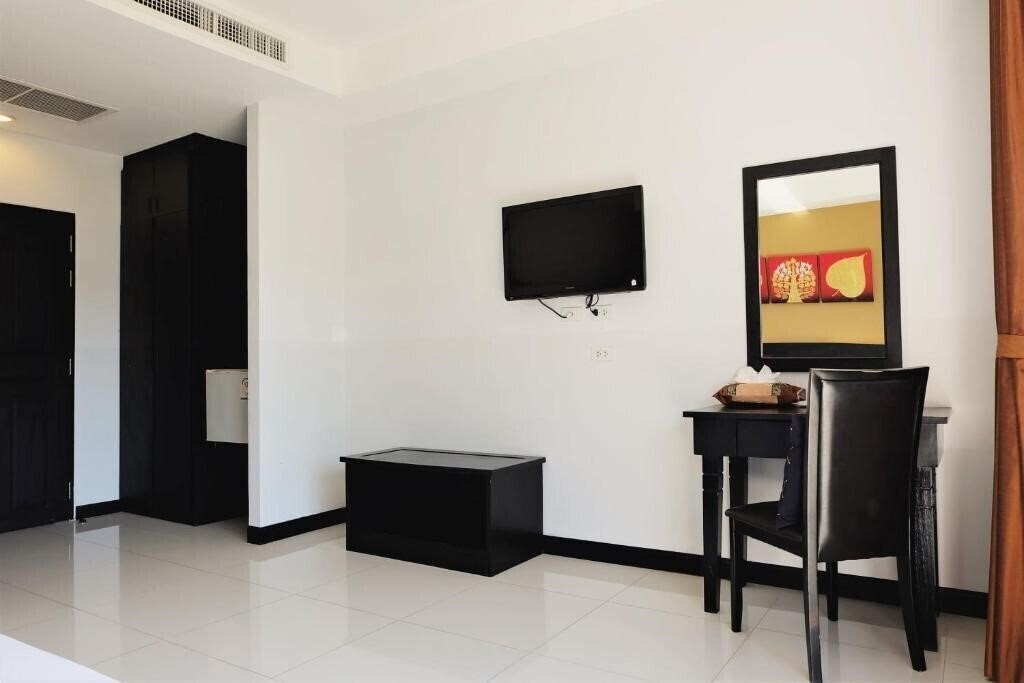 Картинка Naiyang Beach Hotel SHA Plus 3*