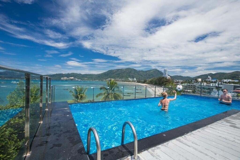 Отель Patong Beachfront Boutique Hotel 3*