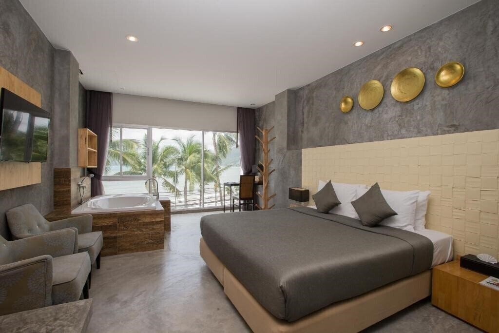 Фото Patong Beachfront Boutique Hotel 3*