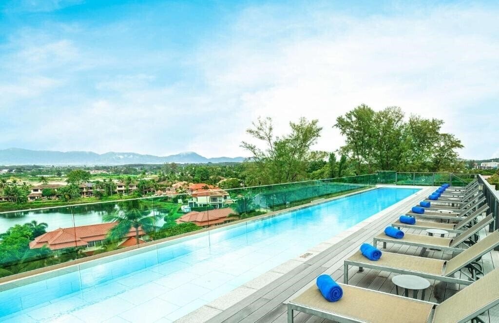 Изображение Hilton Garden Inn Phuket Bangtao 4*