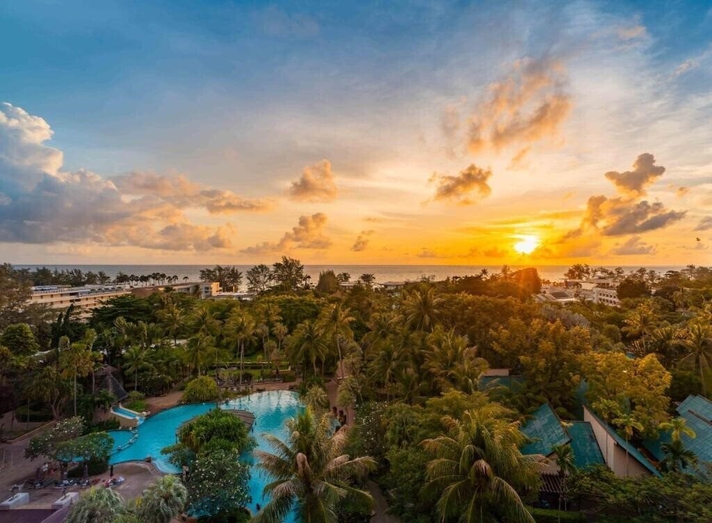 Отель Paradox Resort Phuket 5*