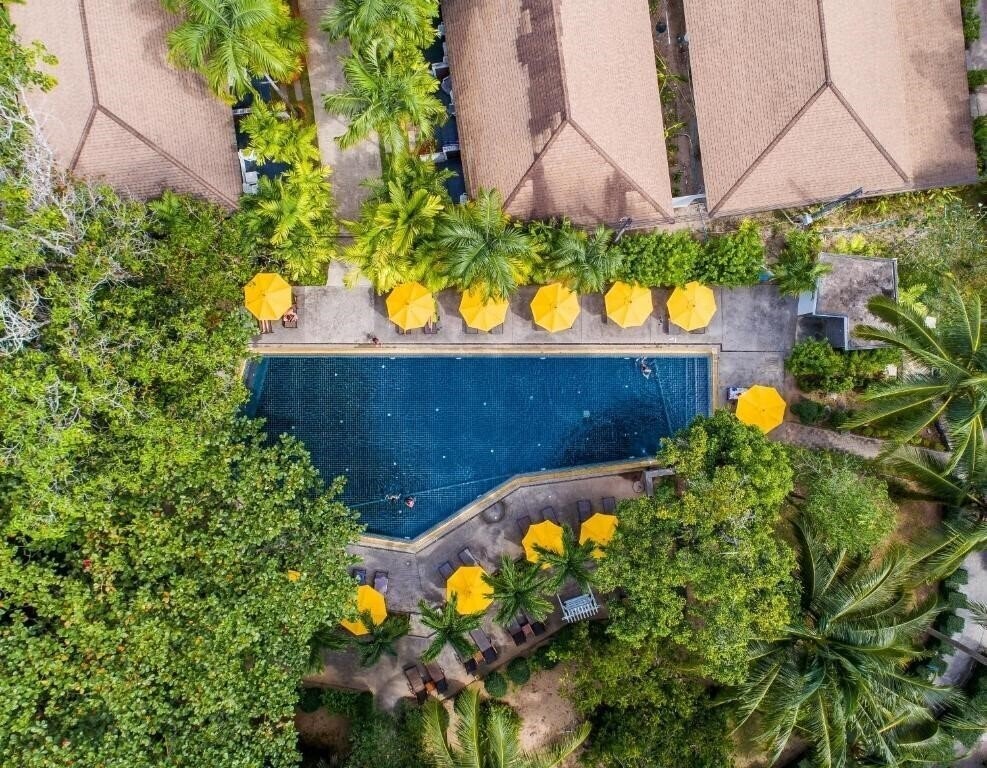 Отель Naiyang Beach Resort Phuket 4*