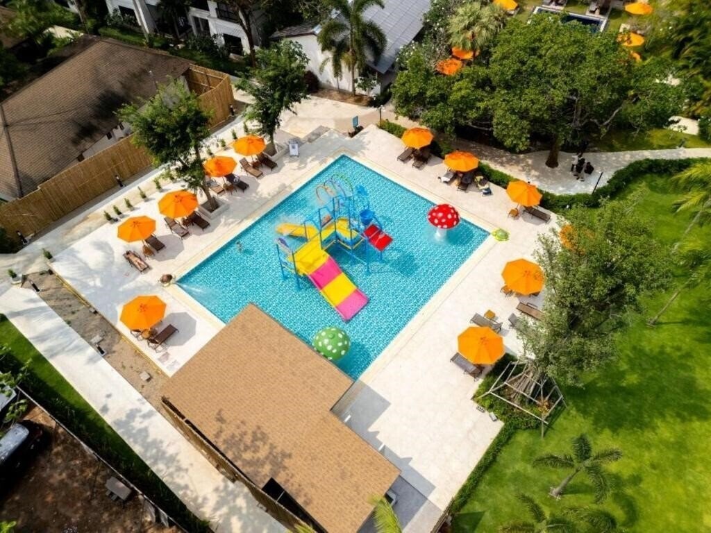 Изображение Naiyang Beach Resort Phuket 4*