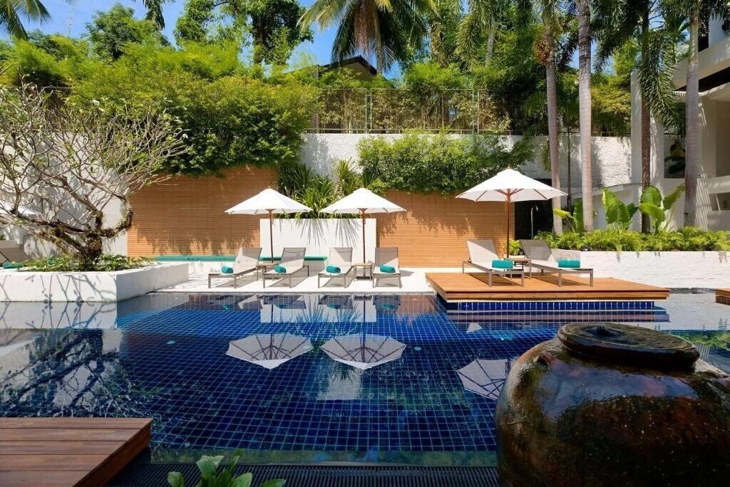 Картинка Outrigger Surin Beach Resort 4*