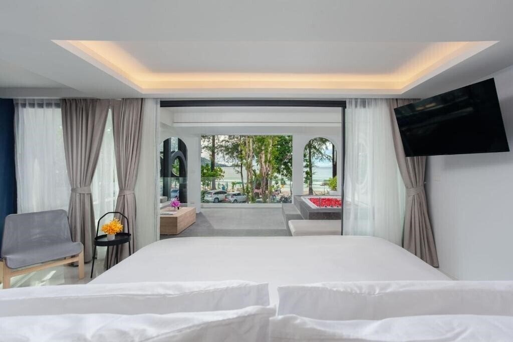 Фото Anona Beachfront Phuket Resort 4*