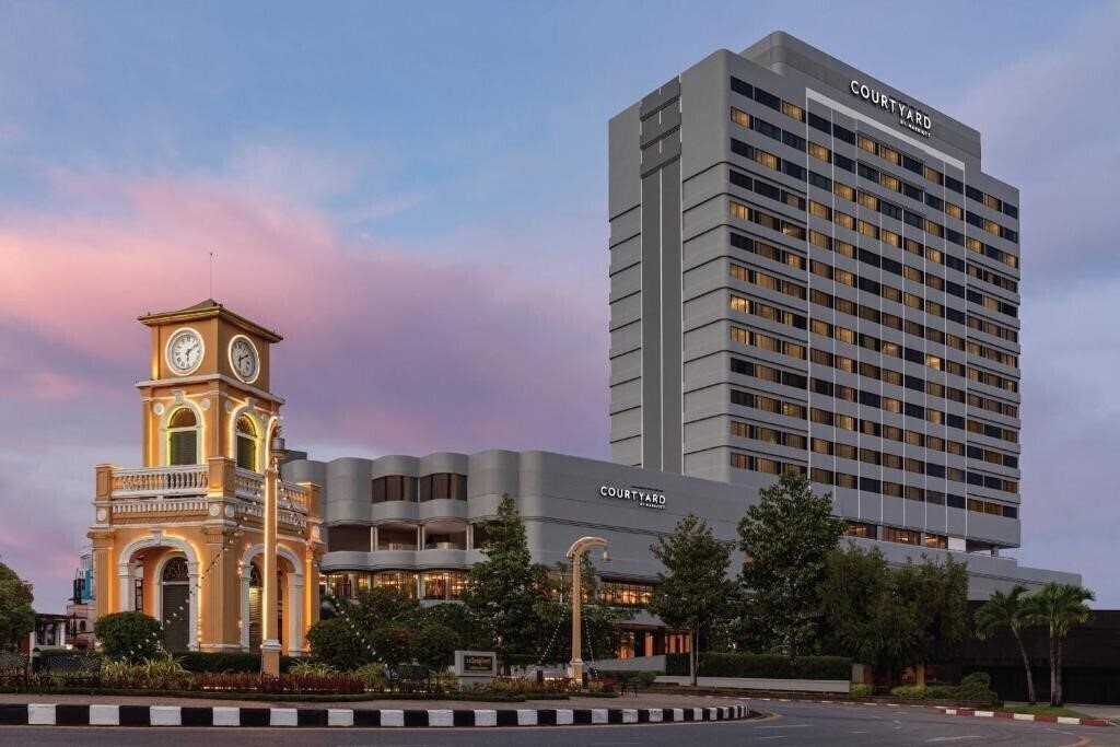 Отель Courtyard By Marriott Phuket Town 4*