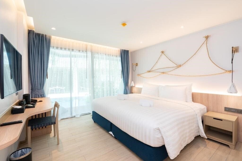 Отель Panwaburi Beachfront Resort 5*
