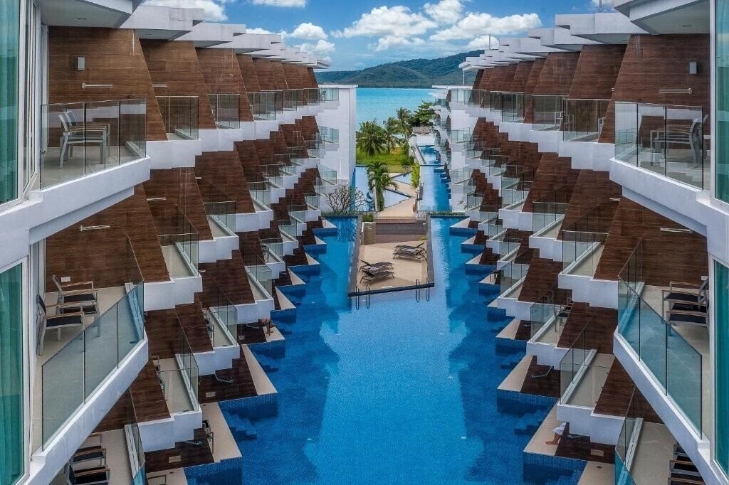 Отель The Beachfront Hotel Phuket Ikar Crew 4*