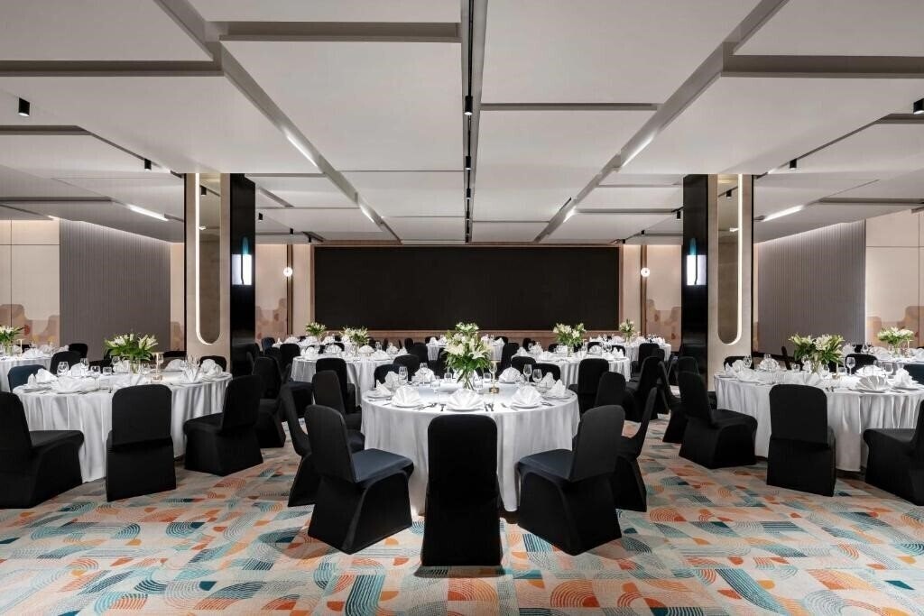 Картинка M Social Hotel Phuket 5*