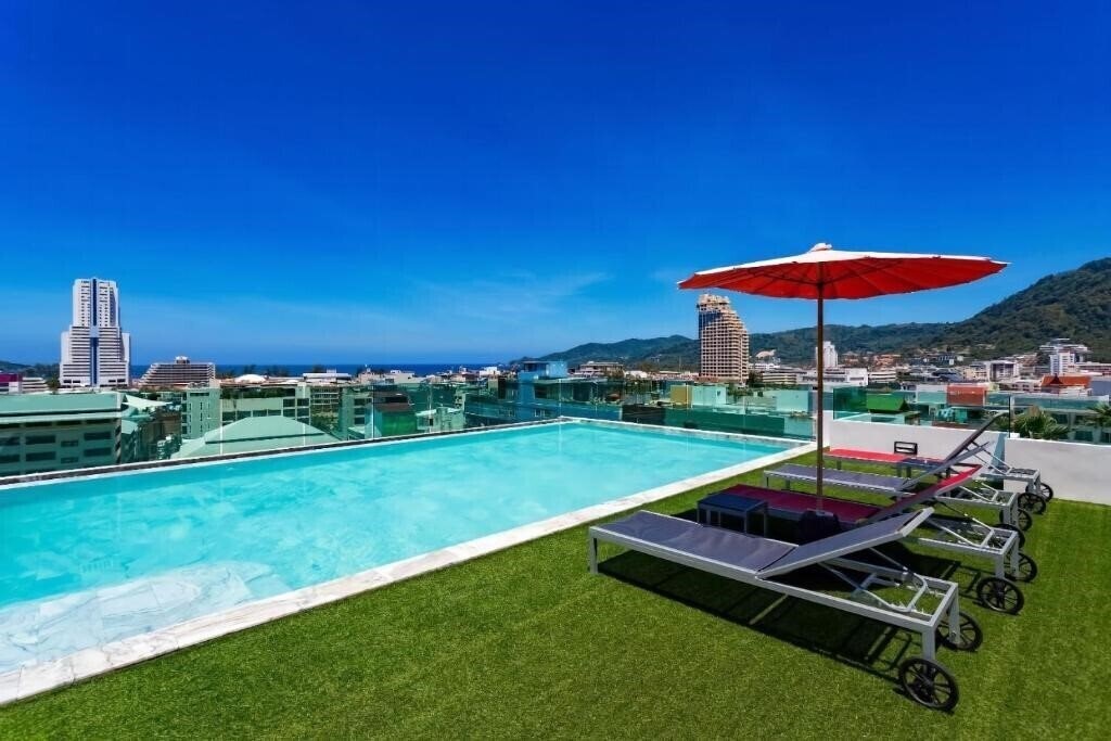 Отель Neon Patong Hotel 4*