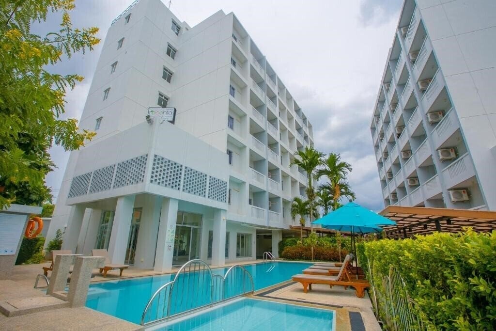 Отель Recenta Suite Phuket Suanluang 4*