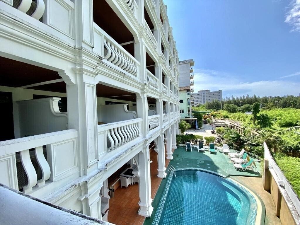 Отель H.R.K. Resort 3*