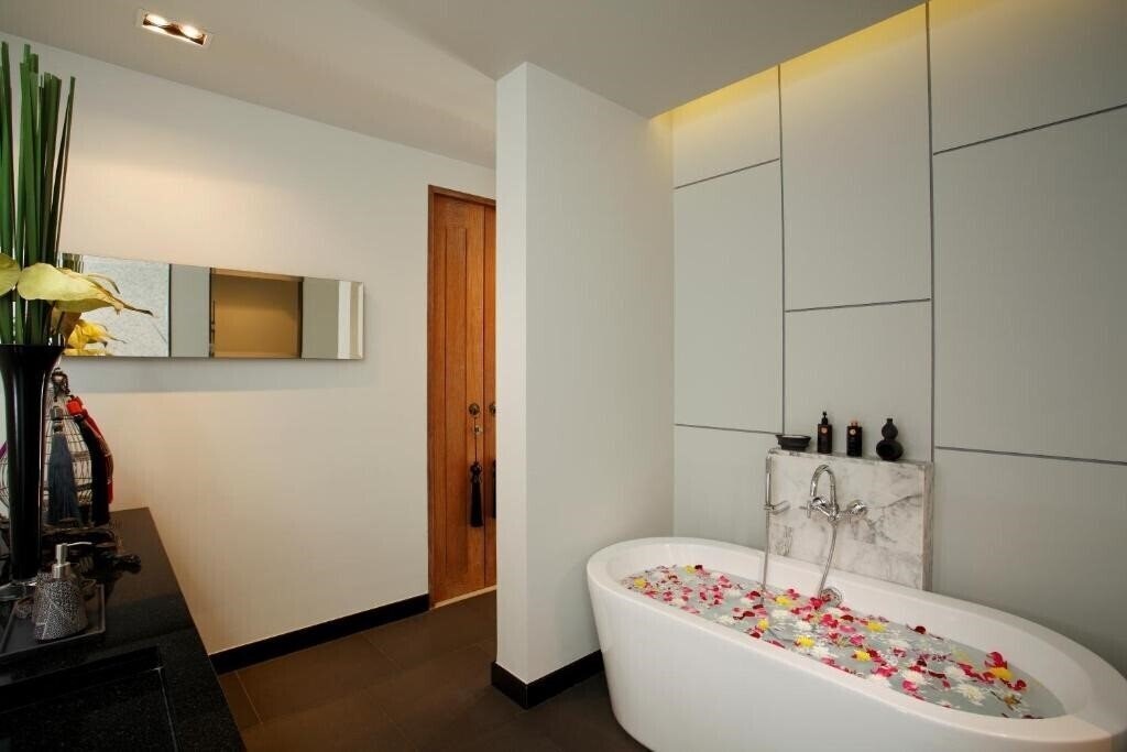 Фотография Two Villas Holiday - Wings Phuket Villa Layan Beach 4*