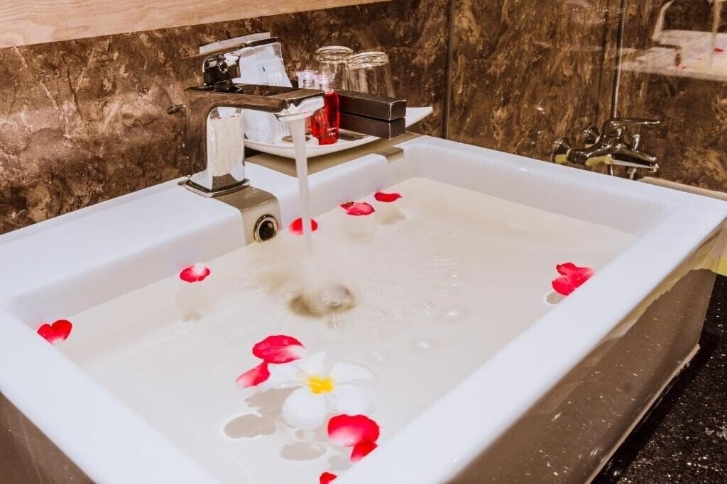 Фотография Airport Beach Hotel Phuket 4*