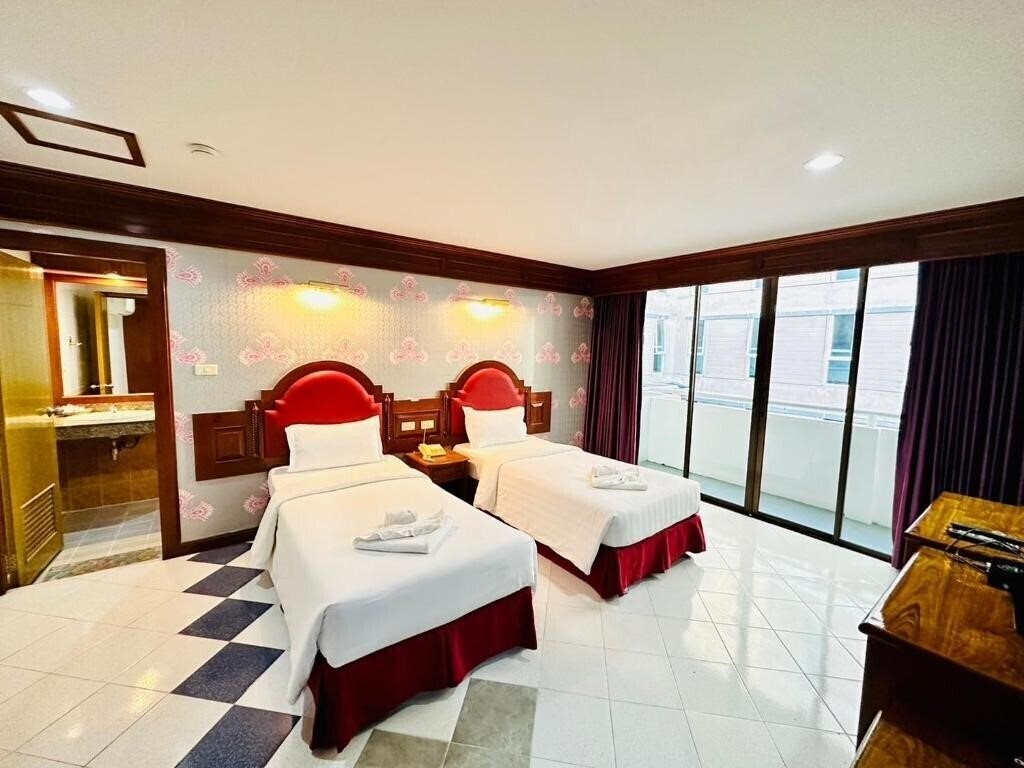 Отель Lime Hotel Patong 3*