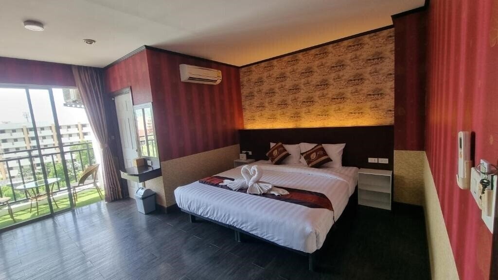Изображение Sereneburi Patong Hotel 3*