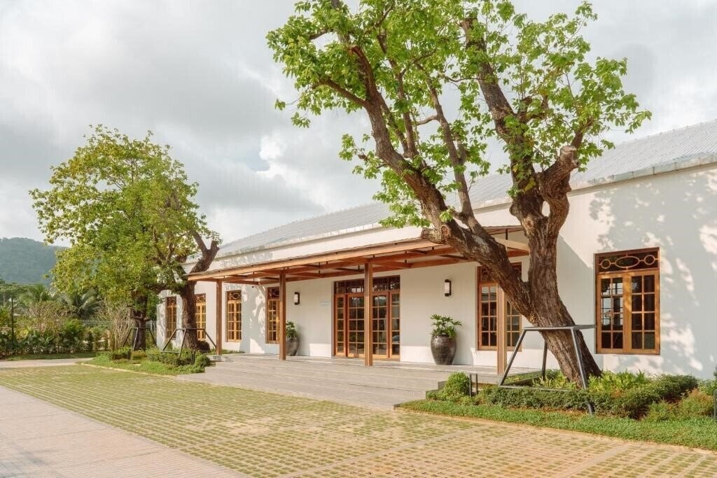 Фотография Sugar Marina Resort Lagoon Villas Naiyangbeach 4*