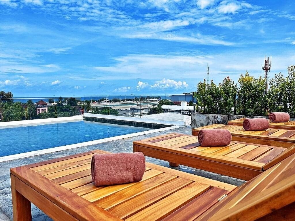 Отель The Sixteenth Naiyang Beach Hotel 4*