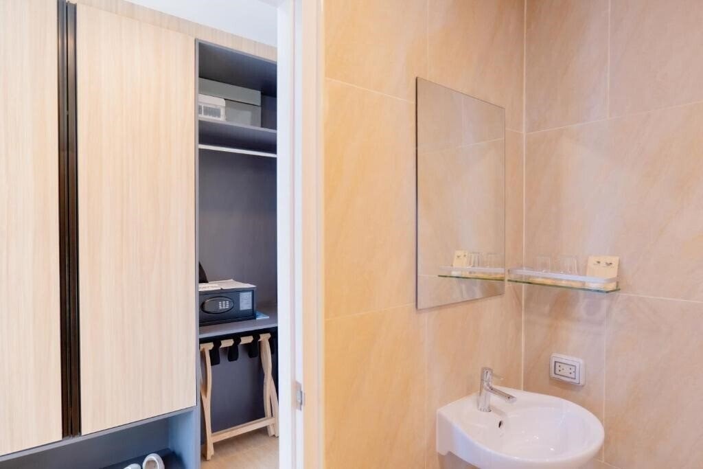 Изображение Seaside Naithon Phuket 4*