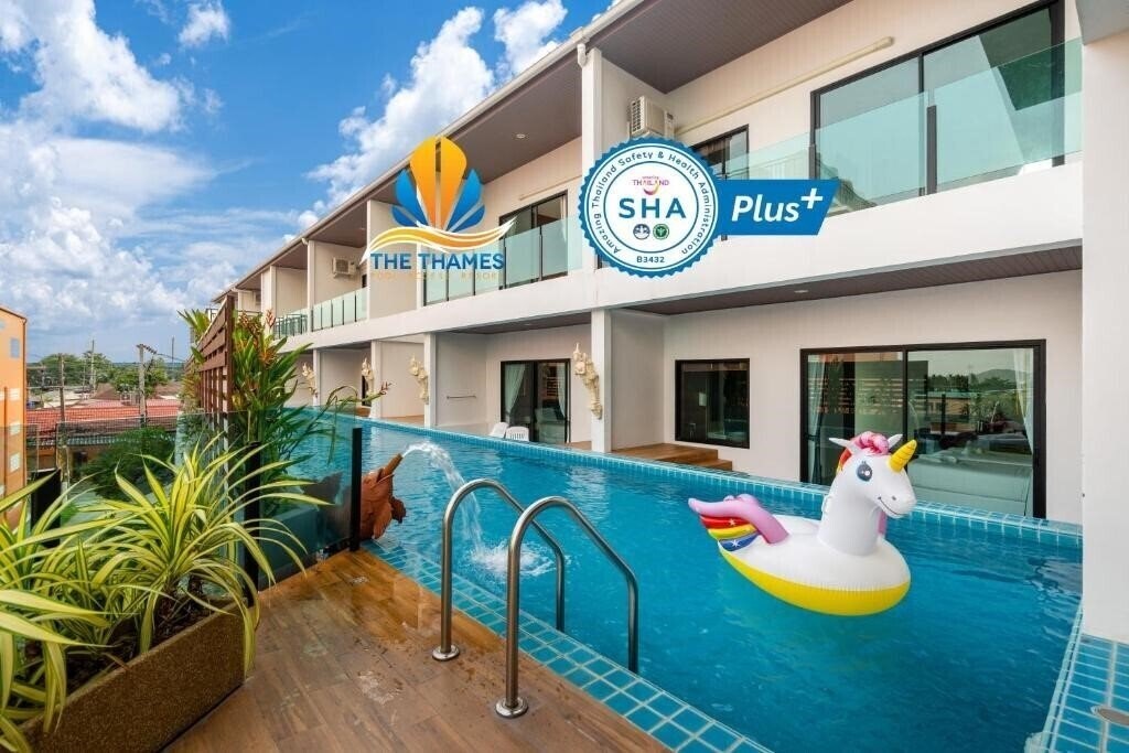 Отель The Thames Pool Access Resort 4*