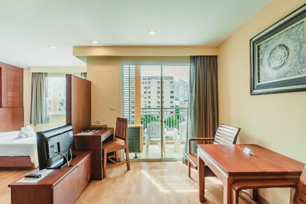 Фото Elite Suites Hotel Patong (ex. Bauman Residence	) 4*