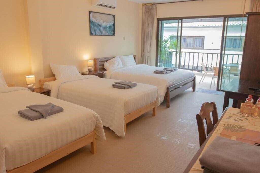 Отель Maiiam Guesthouse Patong 3*