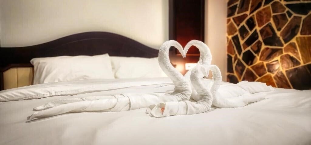 Отель Arya Suites Patong Beach 3*