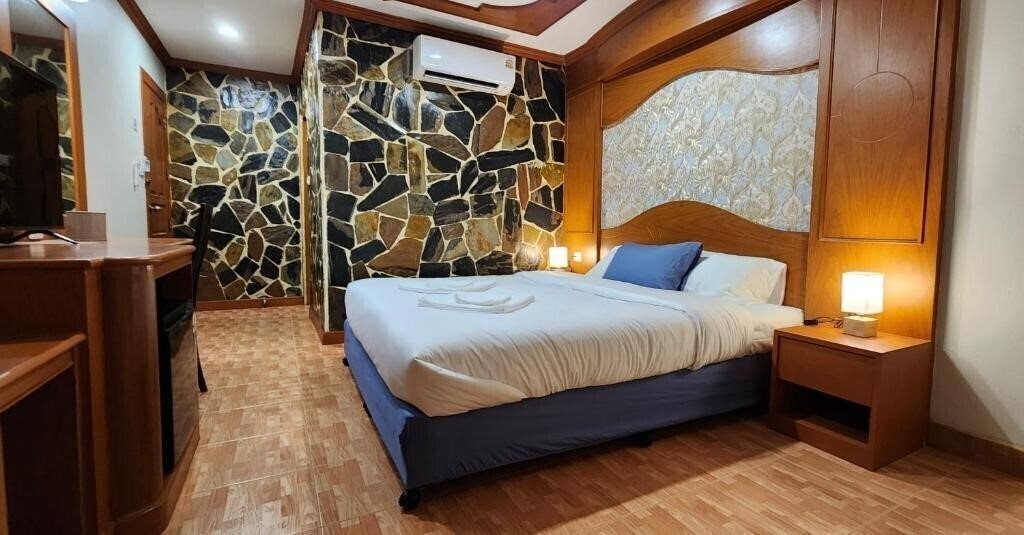 Фото Arya Suites Patong Beach 3*