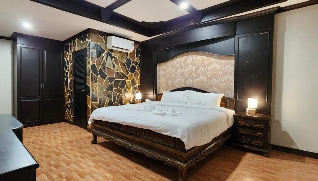 Картинка Arya Suites Patong Beach 3*
