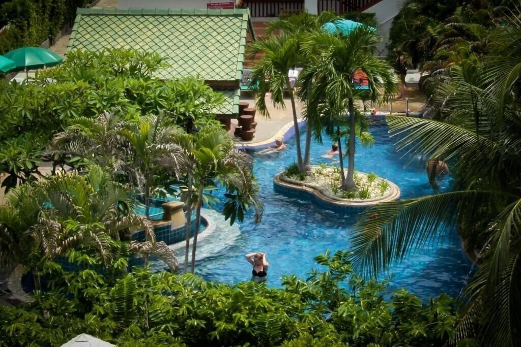 Отель Baan Karonburi 3*