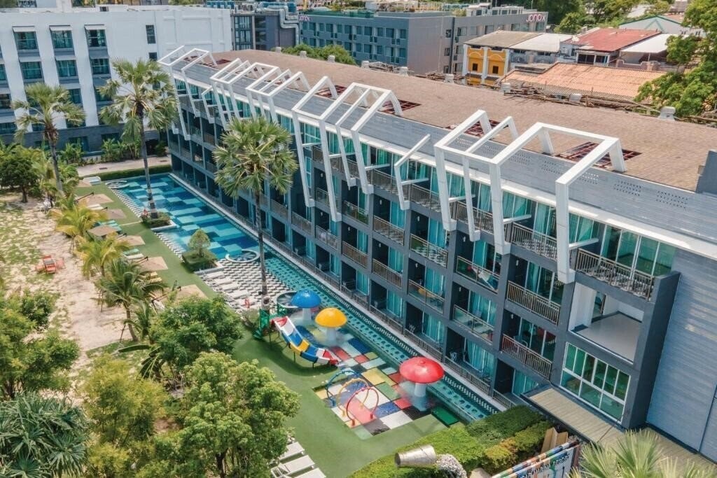 Отель Sugar Palm Karon Resort 3*