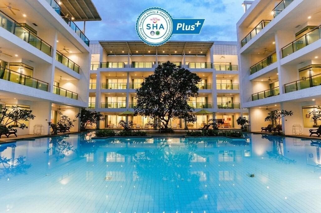 Отель The Old Phuket - Karon Beach Resort (ex. The Old Phuket Hotel) 4*