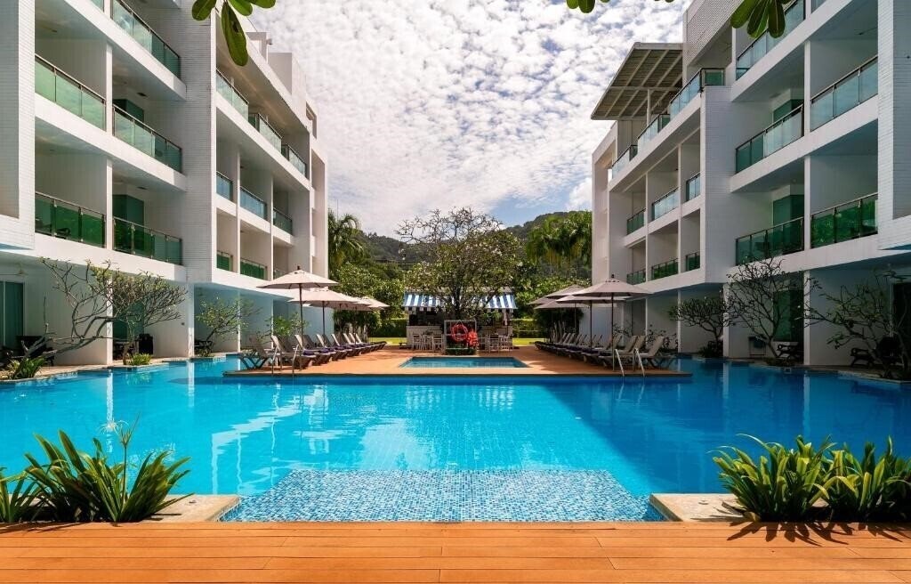 Фото The Old Phuket - Karon Beach Resort 4*